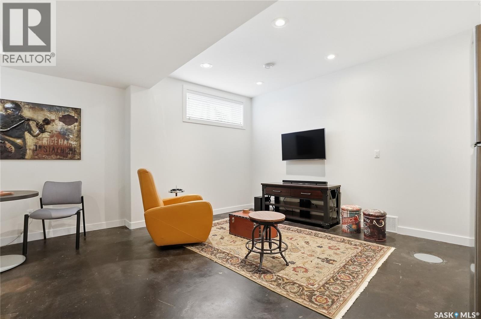 118 3Rd Street E, Saskatoon, SK - Indoor