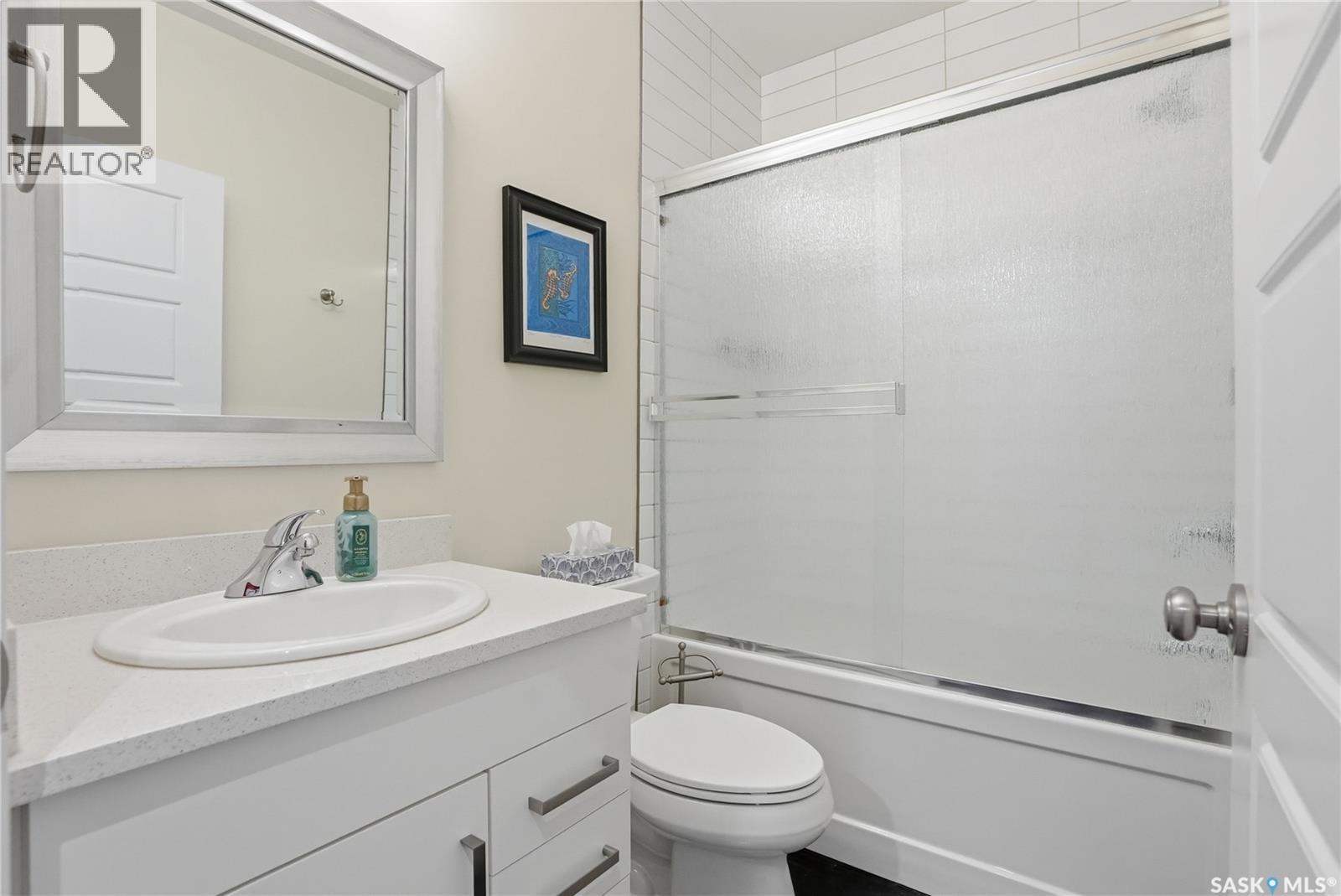 118 3Rd Street E, Saskatoon, SK - Indoor Photo Showing Bathroom