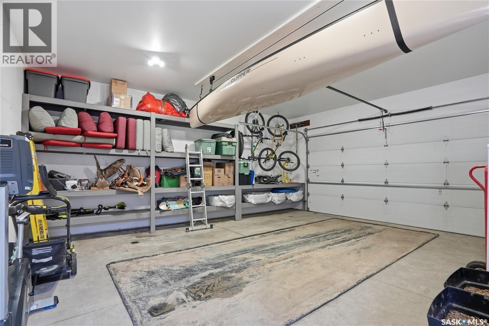 118 3Rd Street E, Saskatoon, SK - Indoor Photo Showing Garage