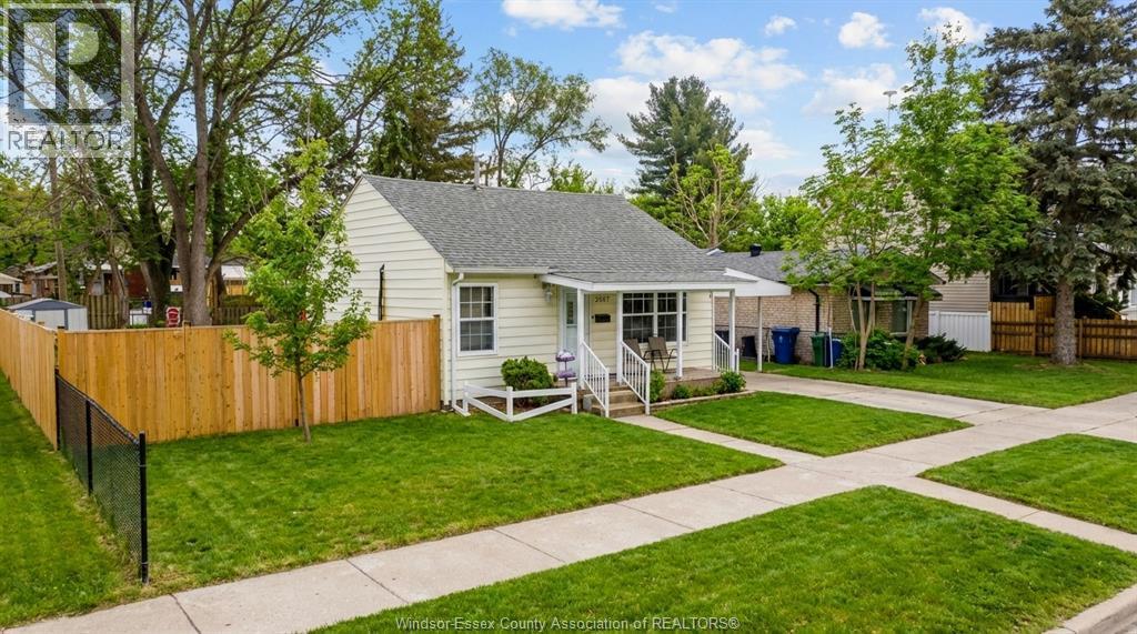 3567 King Street, Windsor, ON - Outdoor