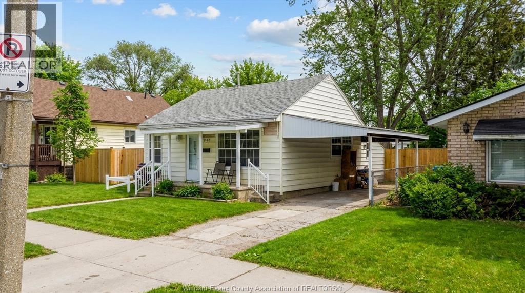 3567 King Street, Windsor, ON - Outdoor