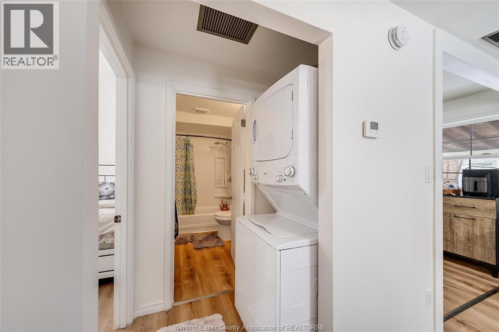 3567 King Street, Windsor, ON - Indoor Photo Showing Laundry Room