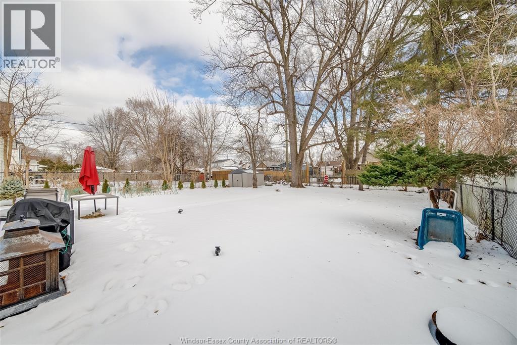 3567 King Street, Windsor, ON - Outdoor