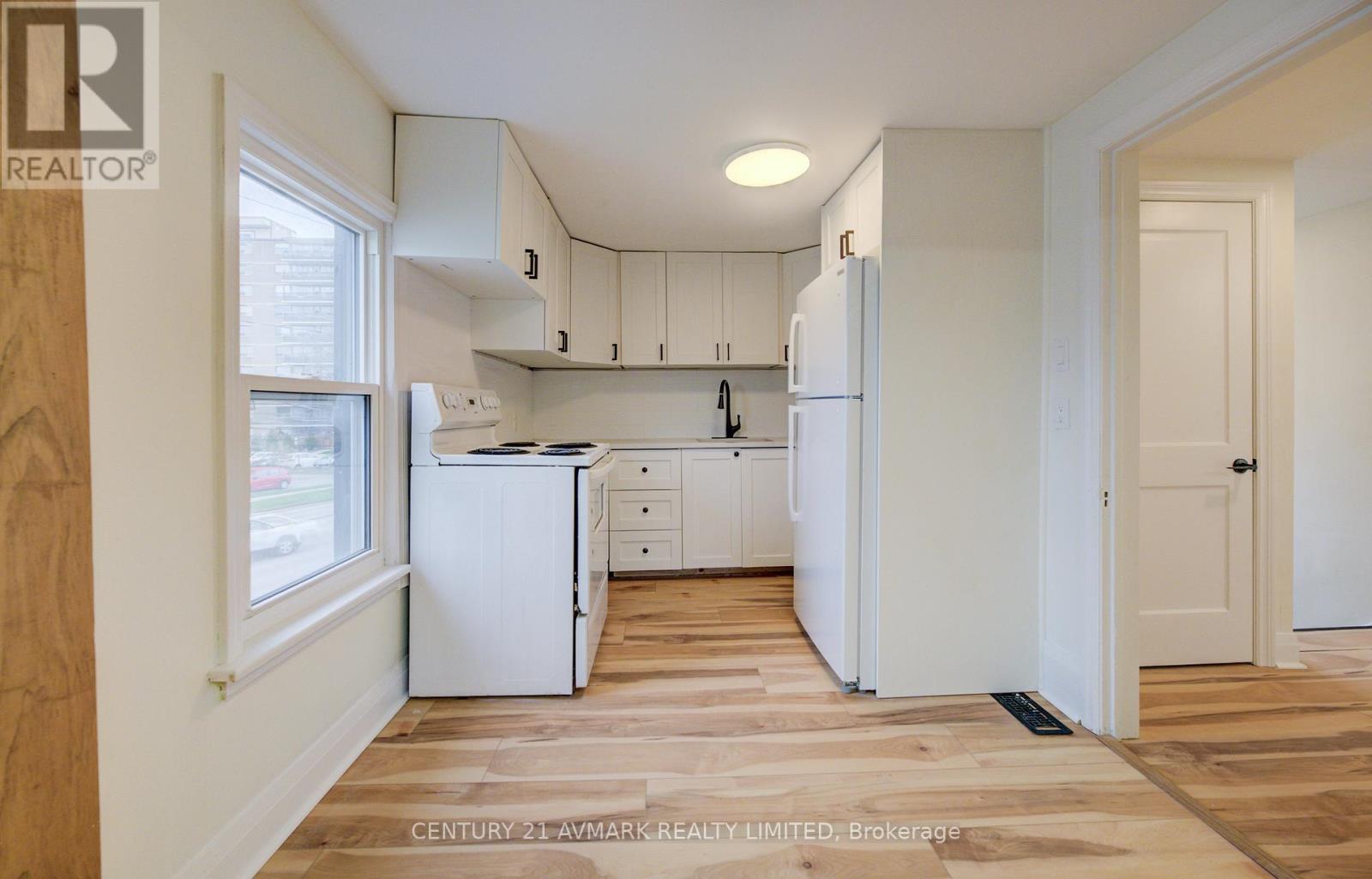 336 Geneva Street, St. Catharines (Fairview), ON - Indoor Photo Showing Kitchen