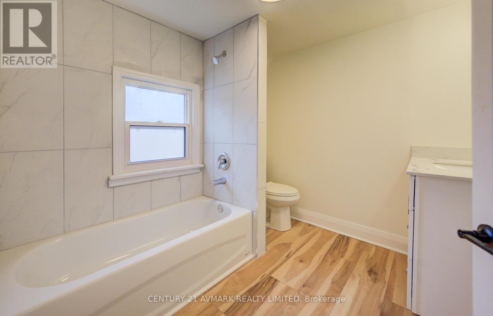 336 Geneva Street, St. Catharines (Fairview), ON - Indoor Photo Showing Bathroom