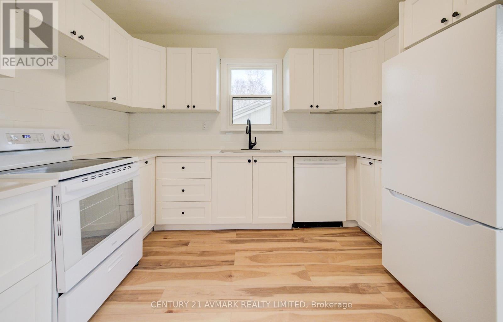 336 Geneva Street, St. Catharines (Fairview), ON - Indoor Photo Showing Kitchen