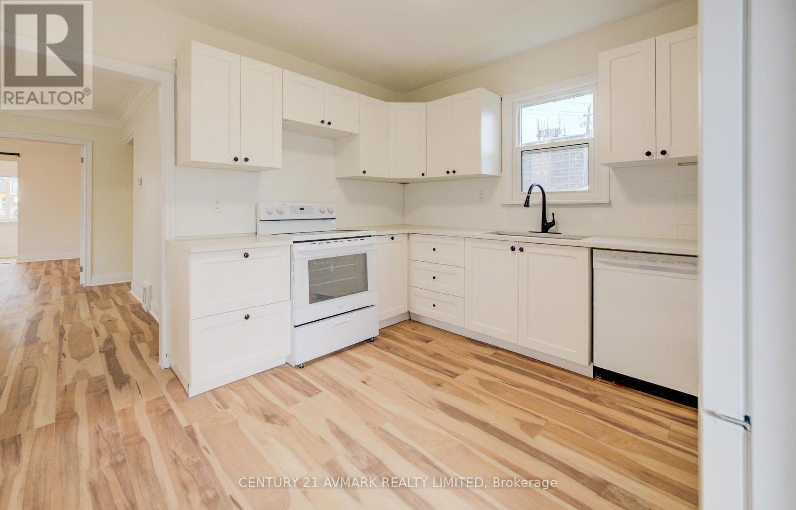 336 Geneva Street, St. Catharines (Fairview), ON - Indoor Photo Showing Kitchen