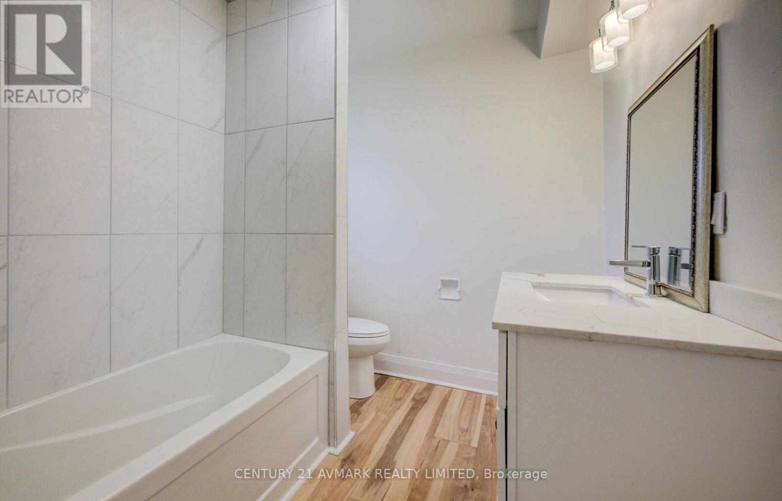 336 Geneva Street, St. Catharines (Fairview), ON - Indoor Photo Showing Bathroom
