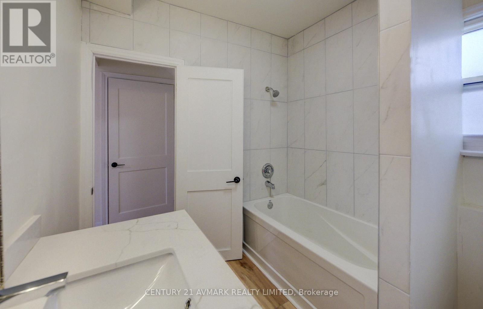 336 Geneva Street, St. Catharines (Fairview), ON - Indoor Photo Showing Bathroom