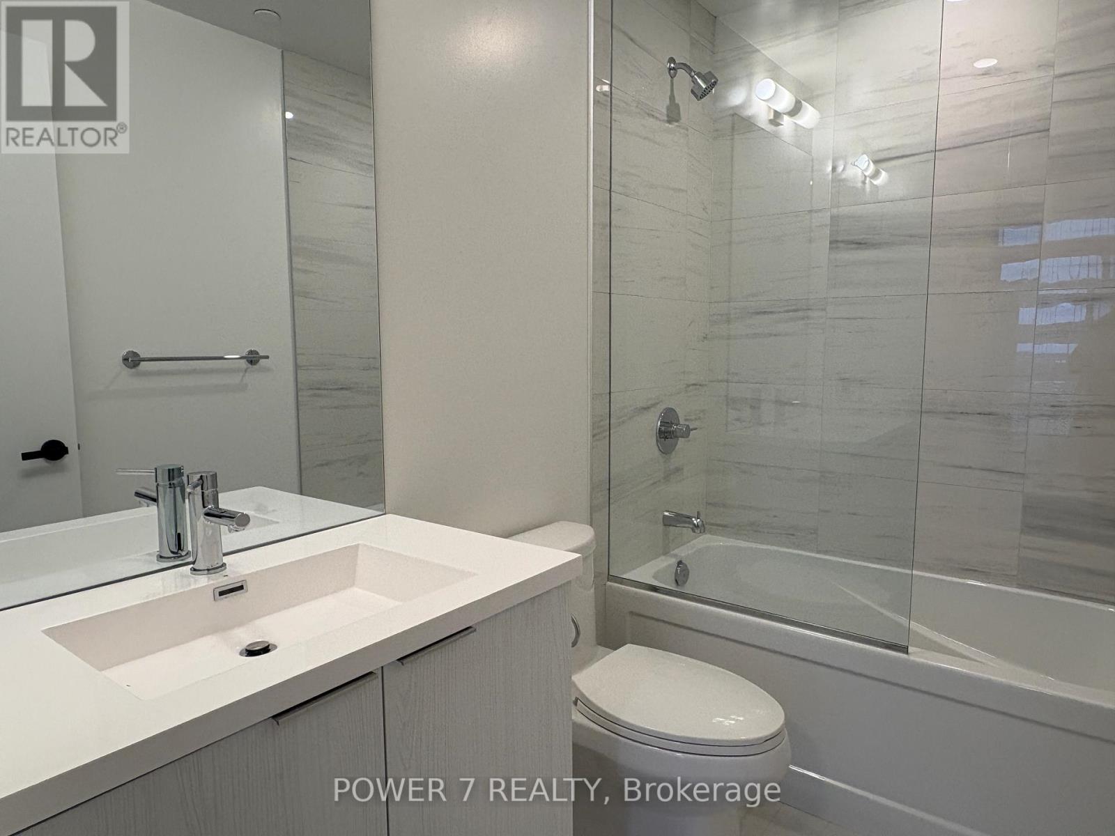 4112 - 8 Interchange Way, Vaughan, ON - Indoor Photo Showing Bathroom