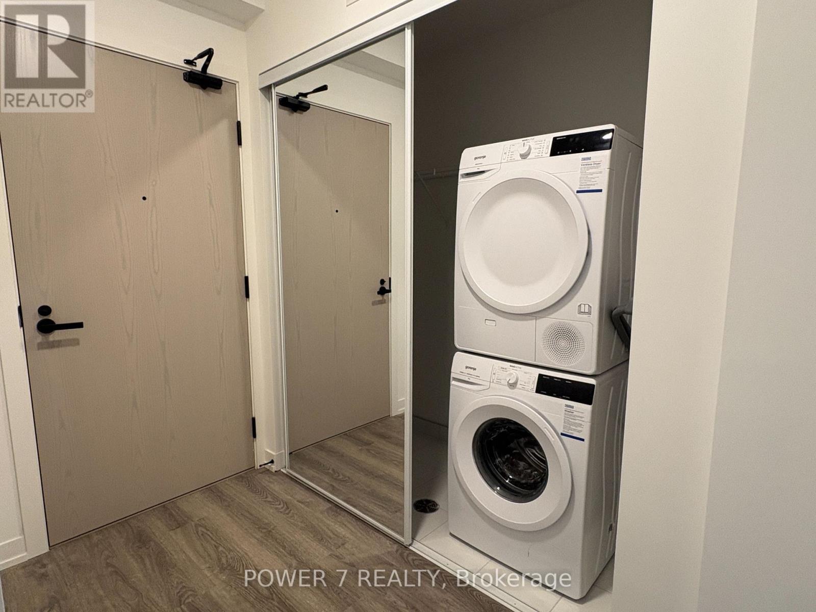 4112 - 8 Interchange Way, Vaughan, ON - Indoor Photo Showing Laundry Room