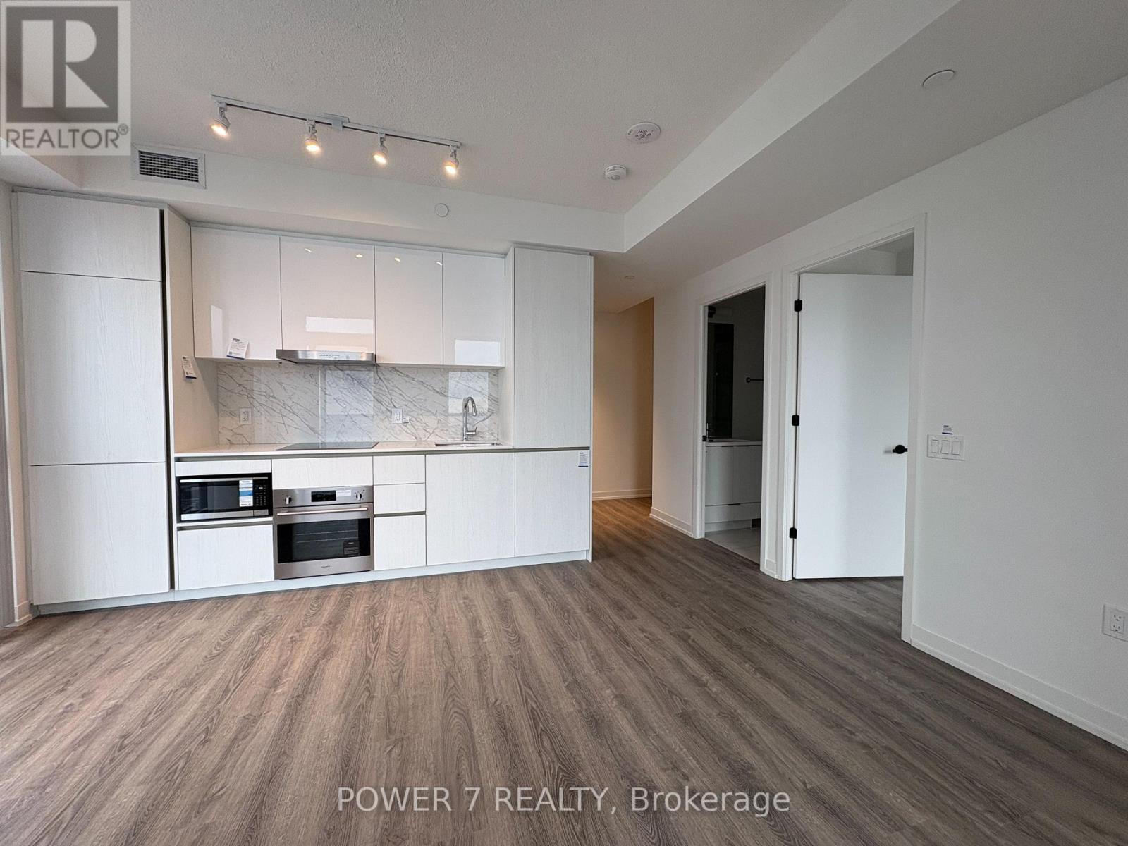 4112 - 8 Interchange Way, Vaughan, ON - Indoor Photo Showing Kitchen
