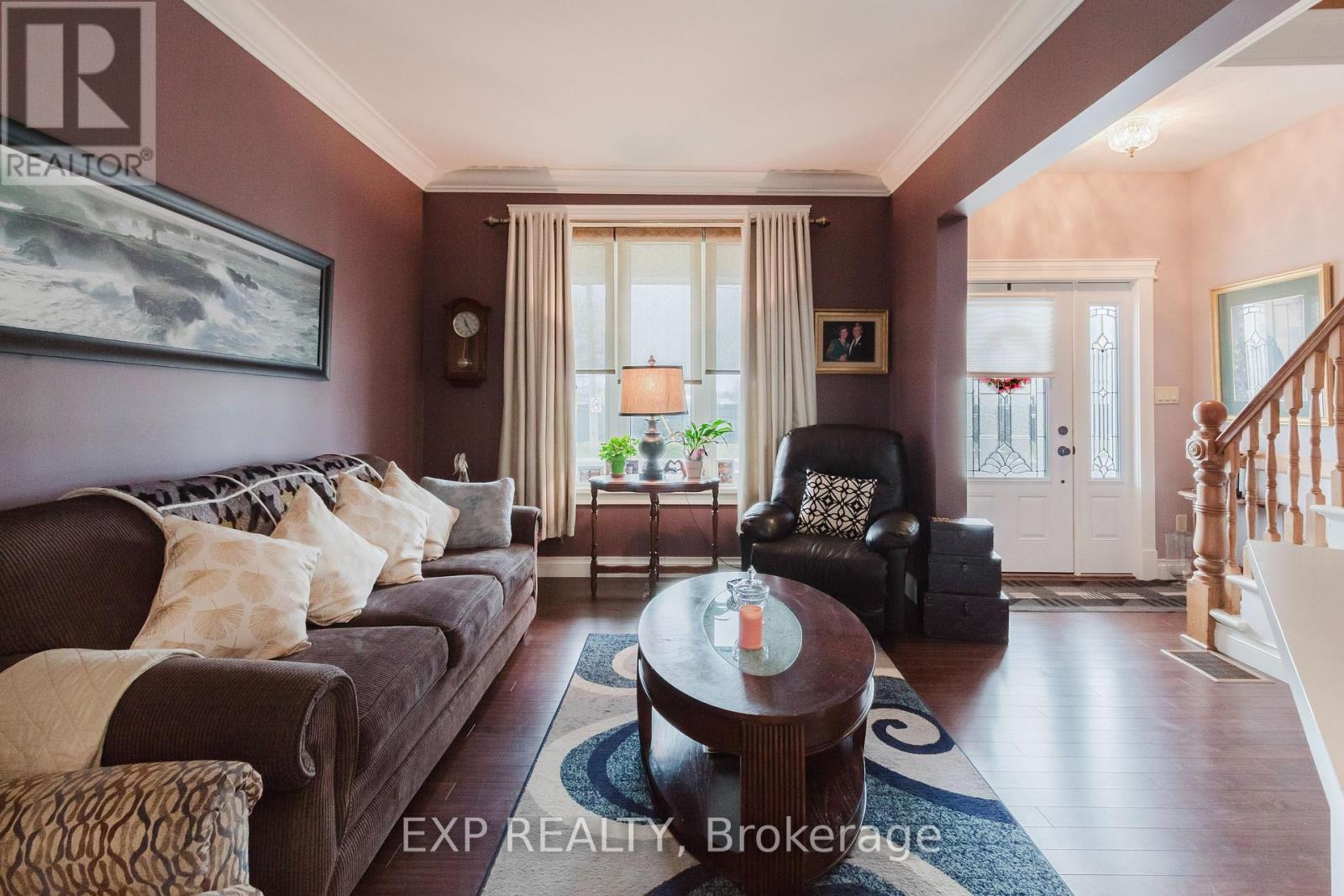 232 Oxford Street, Goderich, ON - Indoor Photo Showing Living Room