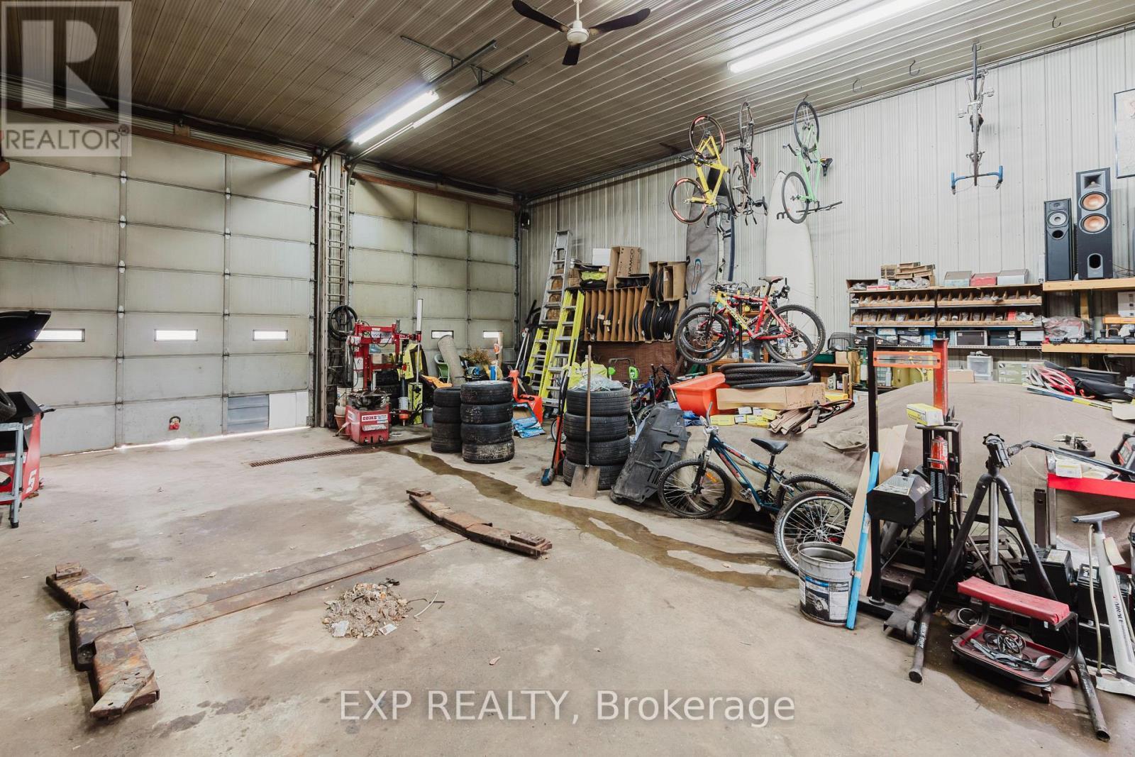 232 Oxford Street, Goderich, ON - Indoor Photo Showing Garage