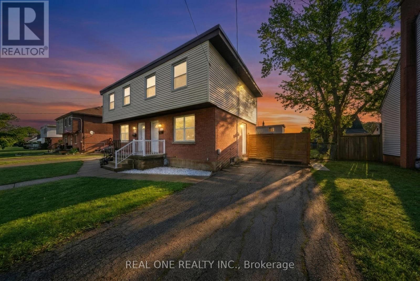 24 Sumach Street, Hamilton, ON - Outdoor
