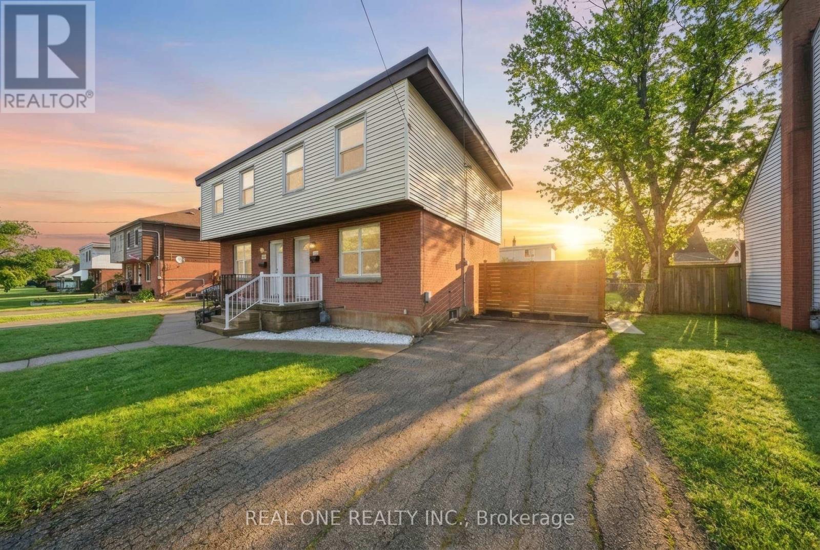 24 Sumach Street, Hamilton, ON - Outdoor