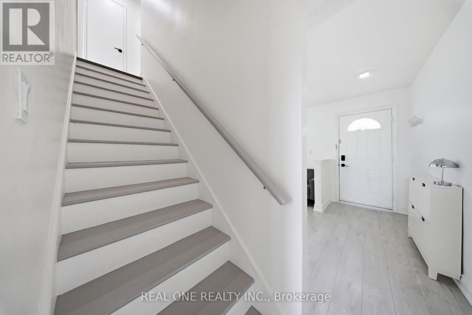 24 Sumach Street, Hamilton, ON - Indoor Photo Showing Other Room