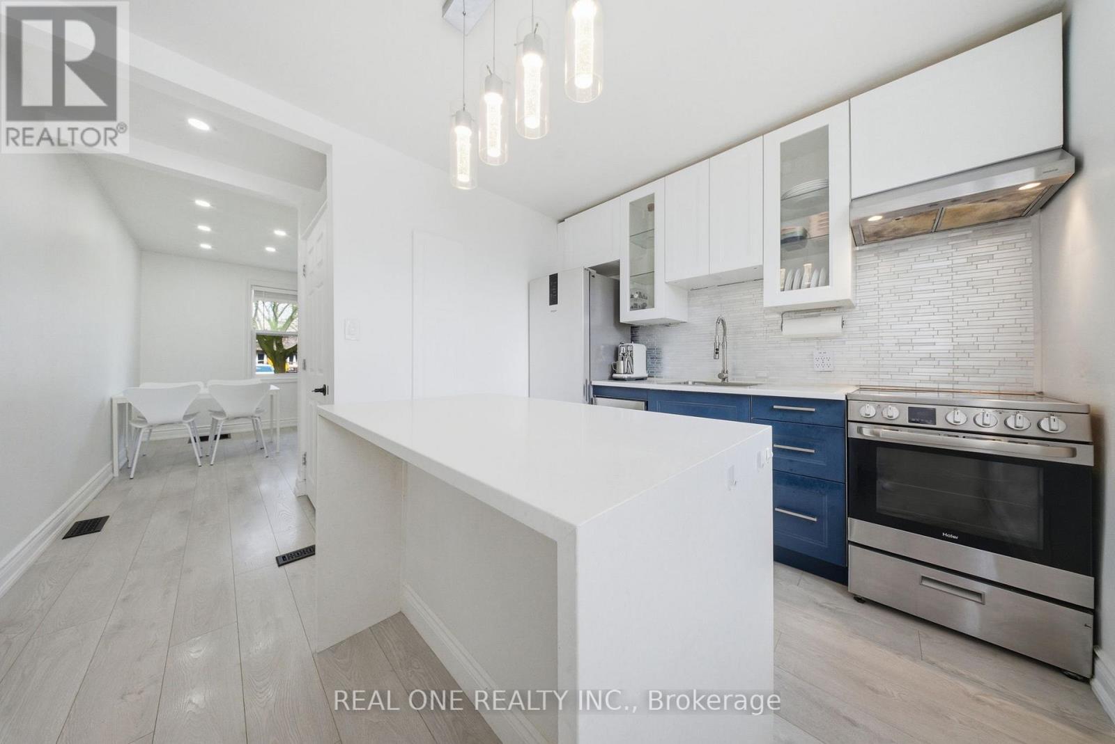 24 Sumach Street, Hamilton, ON - Indoor Photo Showing Kitchen