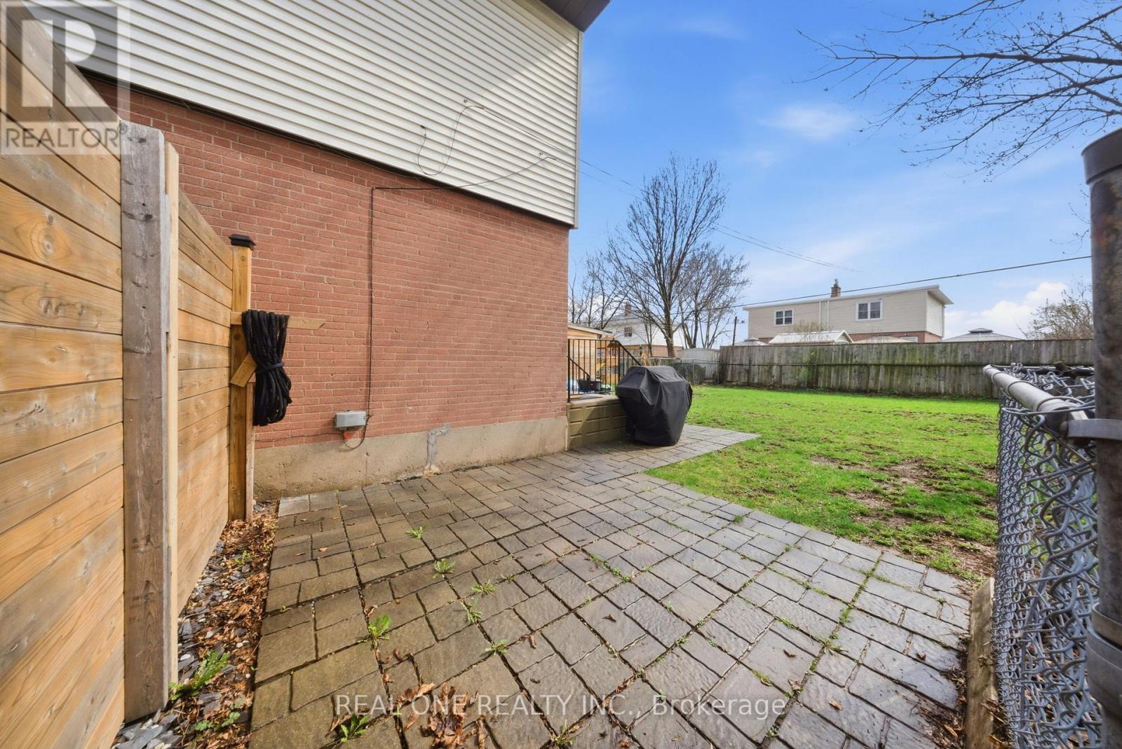 24 Sumach Street, Hamilton, ON - Outdoor