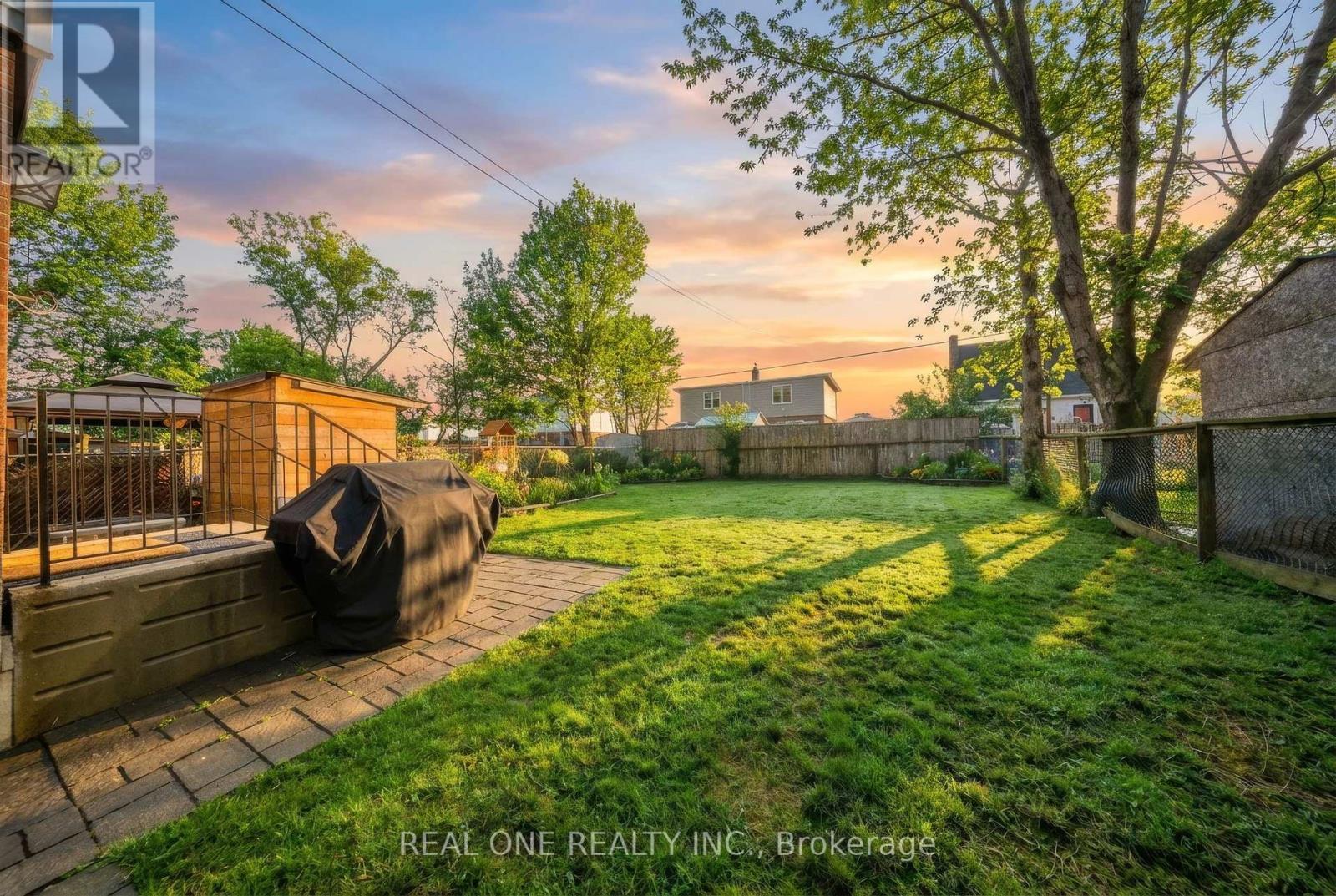 24 Sumach Street, Hamilton, ON - Outdoor