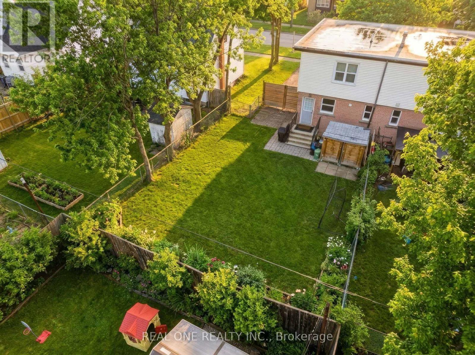 24 Sumach Street, Hamilton, ON - Outdoor