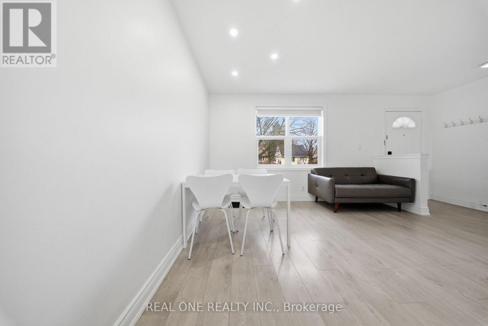 24 Sumach Street, Hamilton, ON - Indoor