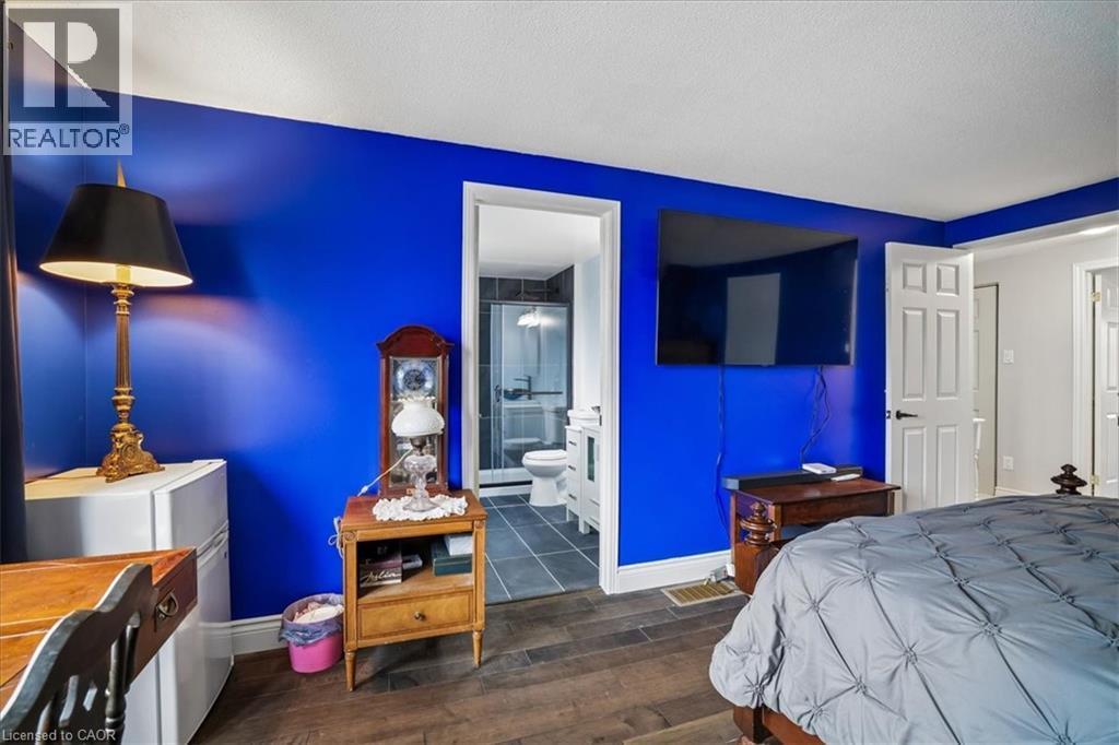 2208 Melissa Crescent, Burlington, ON - Indoor Photo Showing Bedroom