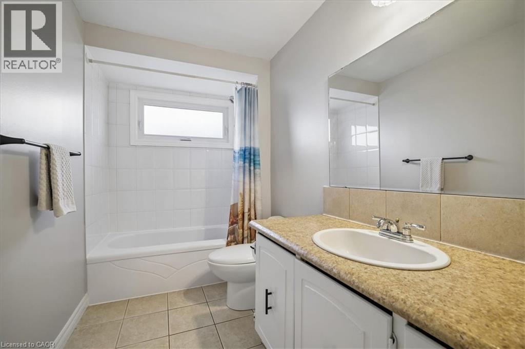2208 Melissa Crescent, Burlington, ON - Indoor Photo Showing Bathroom