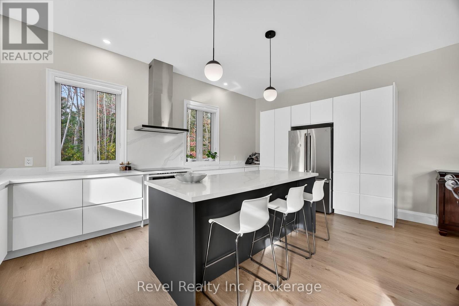 2 Seguin Crescent, Tiny, ON - Indoor Photo Showing Kitchen With Upgraded Kitchen