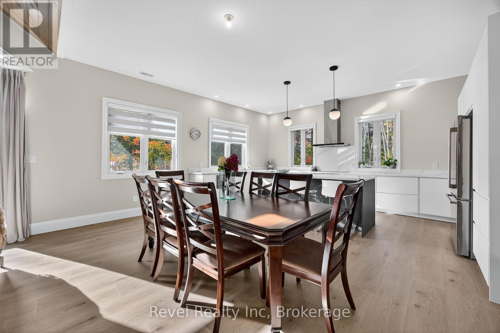2 Seguin Crescent, Tiny, ON - Indoor Photo Showing Dining Room