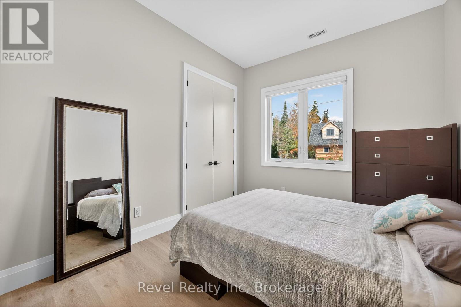 2 Seguin Crescent, Tiny, ON - Indoor Photo Showing Bedroom