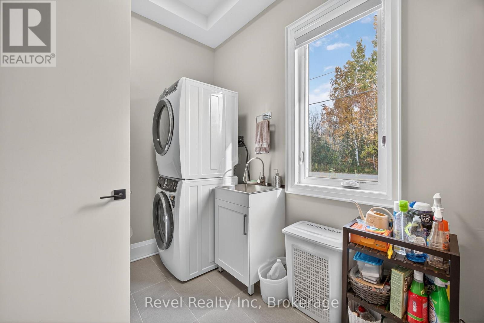 2 Seguin Crescent, Tiny, ON - Indoor Photo Showing Laundry Room