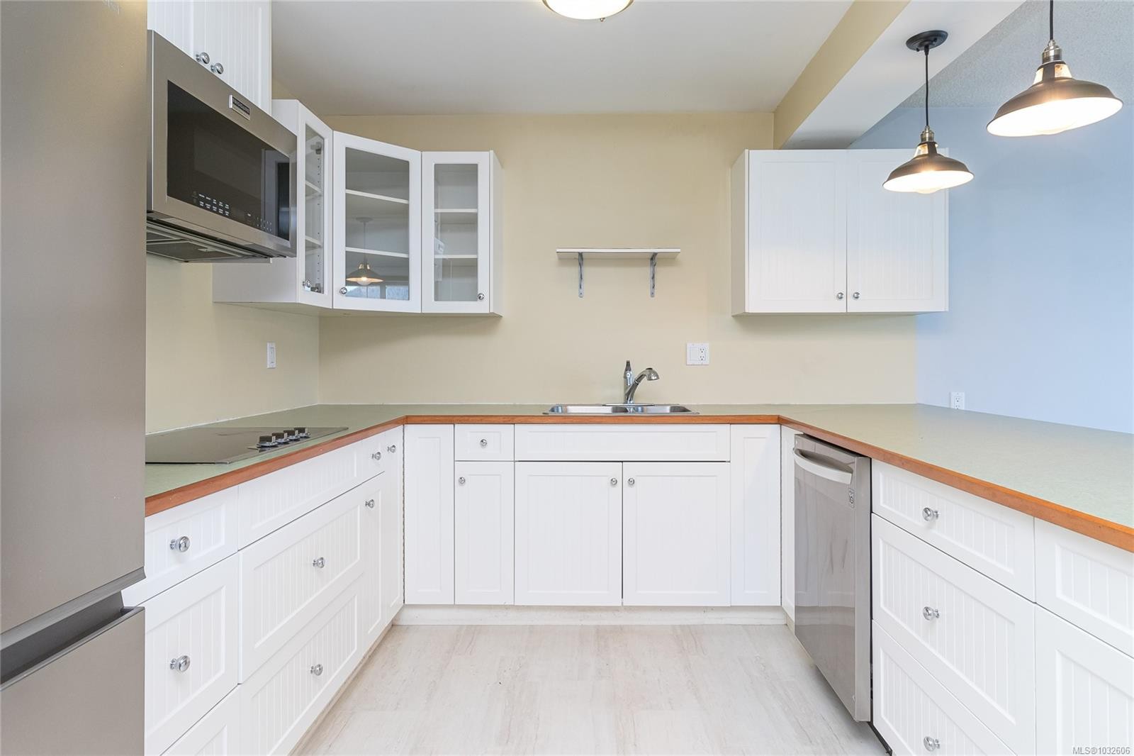 #204-1715 Pritchard St, Cowichan Bay, BC