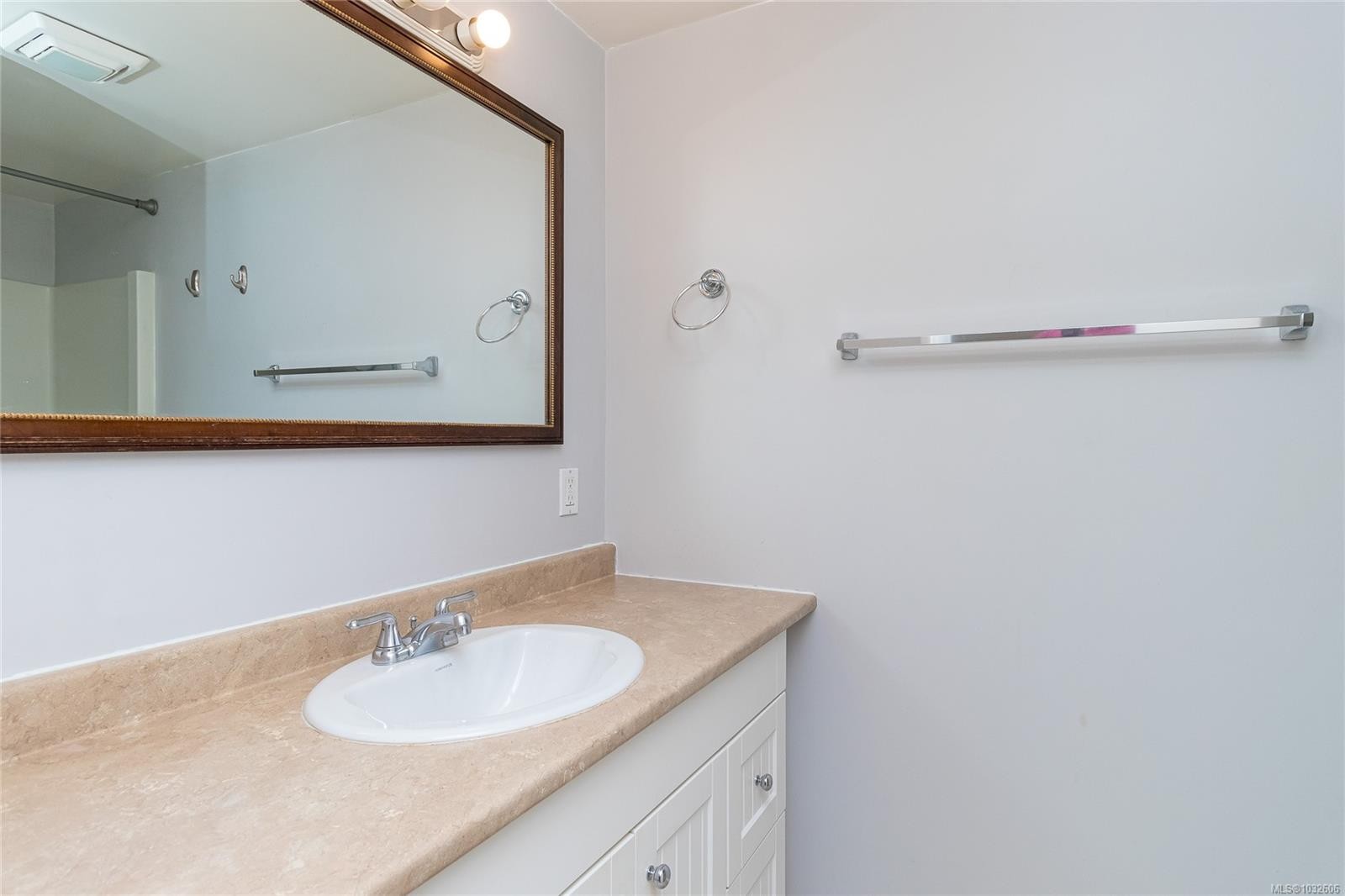 #204-1715 Pritchard St, Cowichan Bay, BC