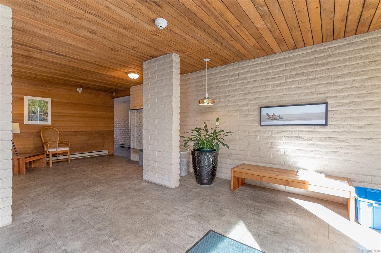 #204-1715 Pritchard St, Cowichan Bay, BC