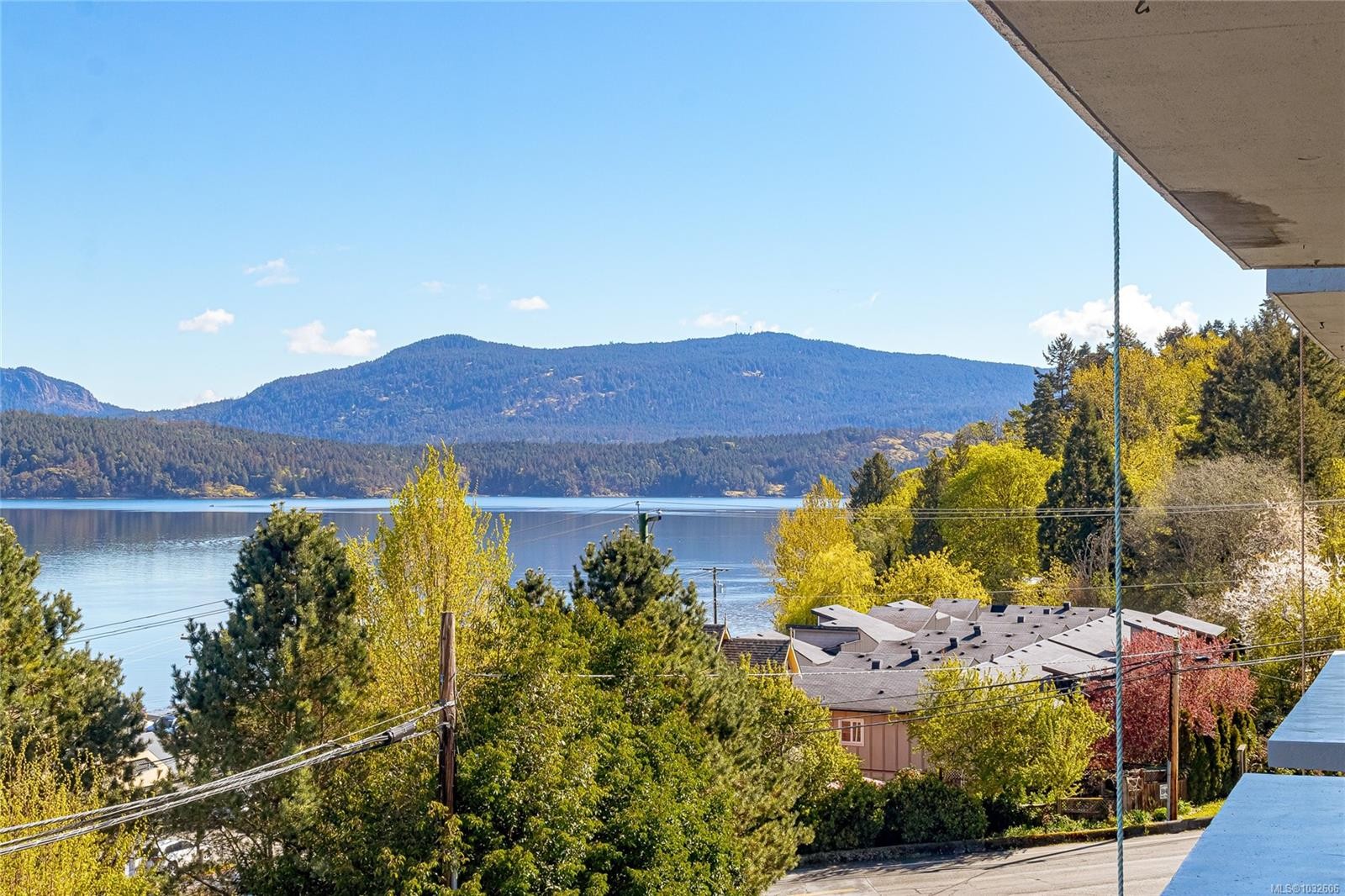 #204-1715 Pritchard St, Cowichan Bay, BC