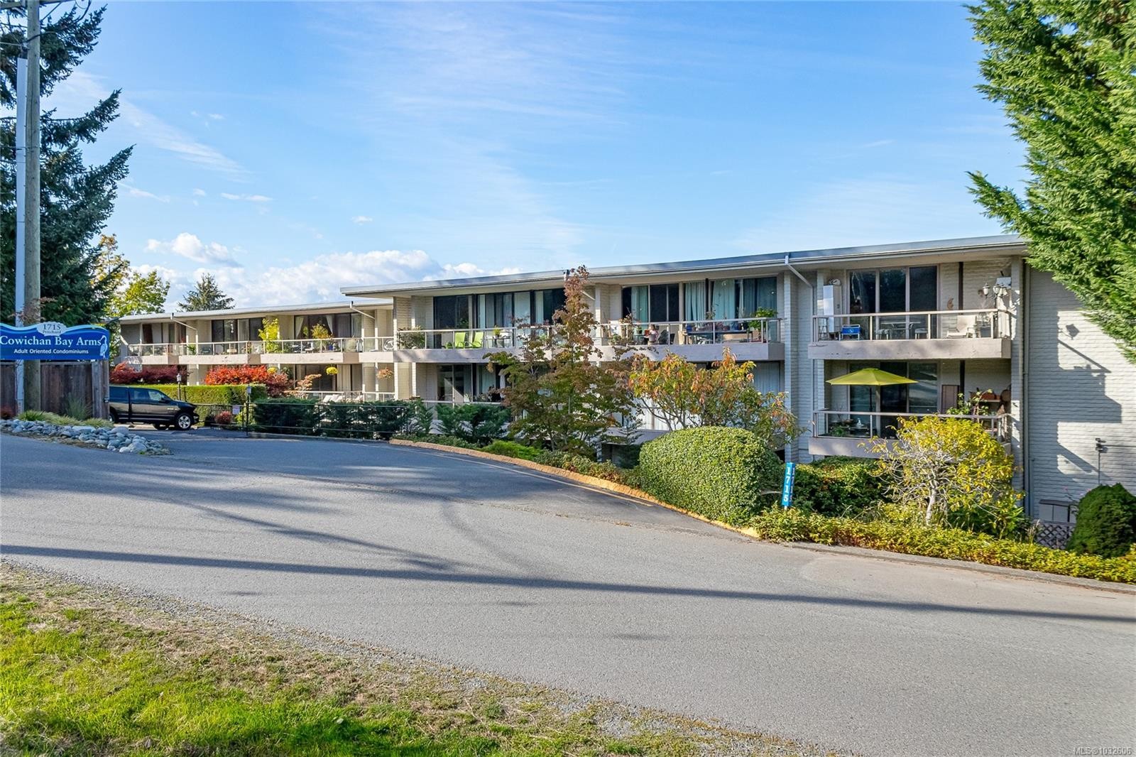 #204-1715 Pritchard St, Cowichan Bay, BC