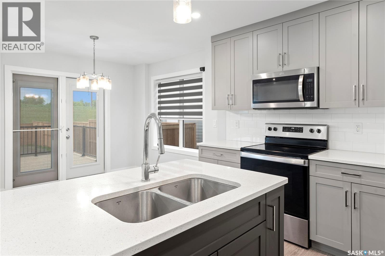 304 Pepper Place, Saskatoon, SK - Indoor Photo Showing Kitchen With Double Sink