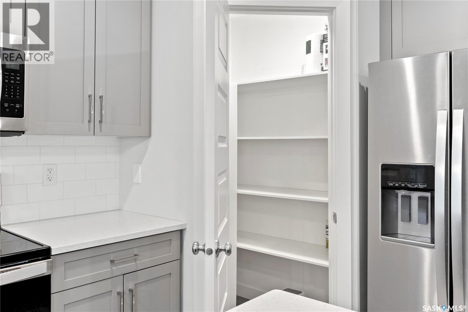 304 Pepper Place, Saskatoon, SK - Indoor Photo Showing Kitchen