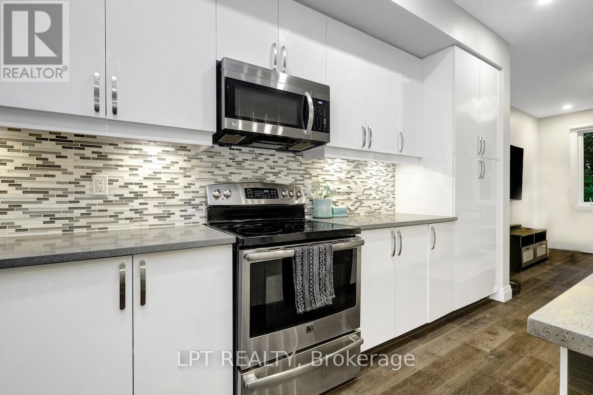 319 Glynn Avenue, Ottawa, ON - Indoor Photo Showing Kitchen With Upgraded Kitchen
