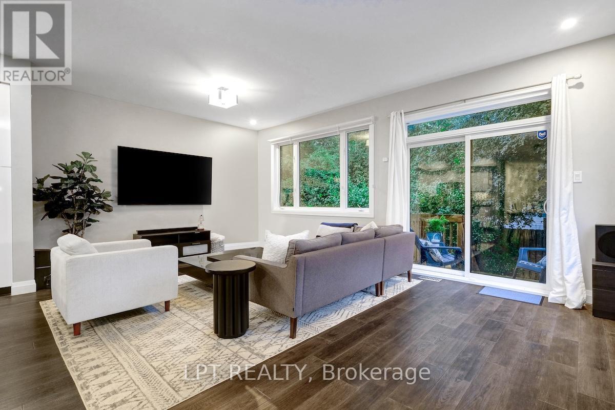 319 Glynn Avenue, Ottawa, ON - Indoor Photo Showing Other Room