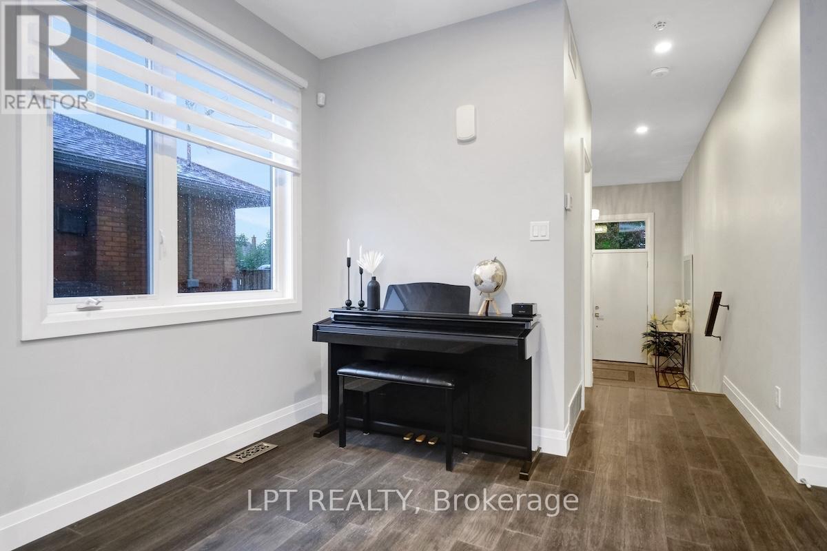 319 Glynn Avenue, Ottawa, ON - Indoor Photo Showing Other Room