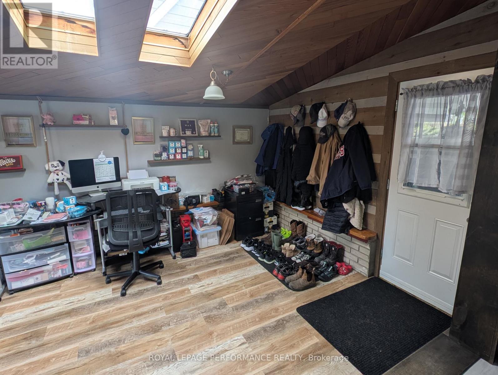 Enclosed Porch - 320 Baldwin Avenue, Cornwall, ON - Indoor Photo Showing Other Room