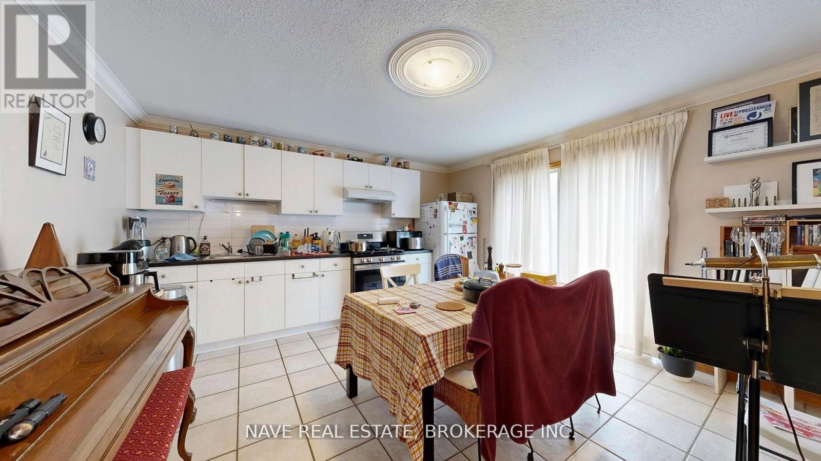 9747 Bathurst Street, Richmond Hill, ON - Indoor Photo Showing Kitchen