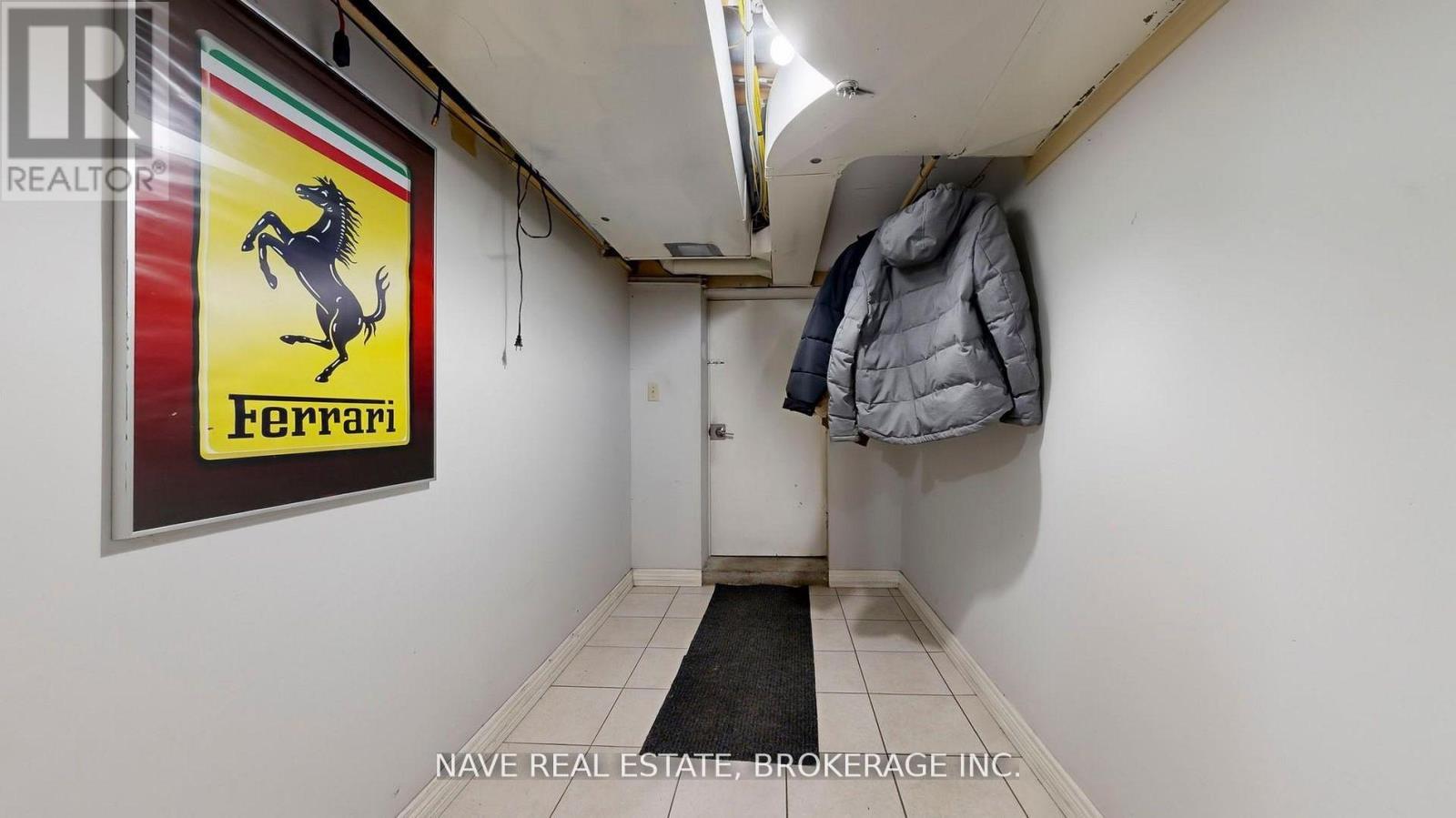 9747 Bathurst Street, Richmond Hill, ON - Indoor Photo Showing Other Room