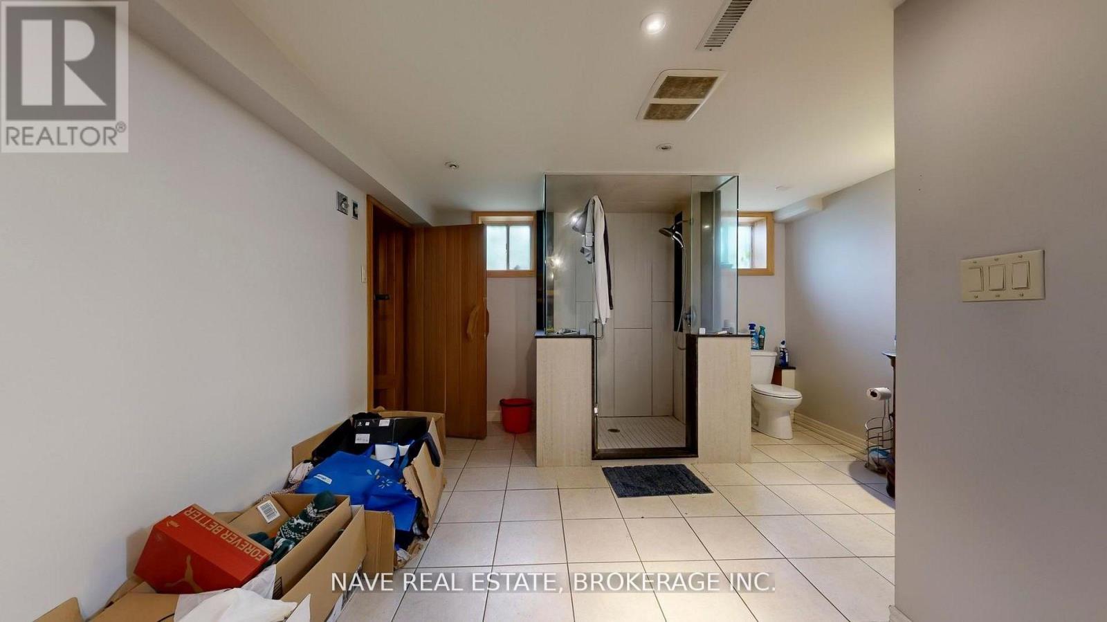 9747 Bathurst Street, Richmond Hill, ON - Indoor Photo Showing Other Room