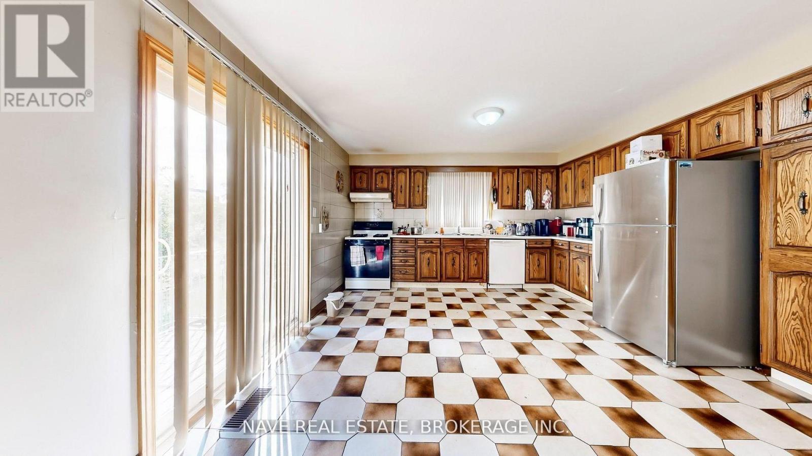 9747 Bathurst Street, Richmond Hill, ON - Indoor Photo Showing Kitchen