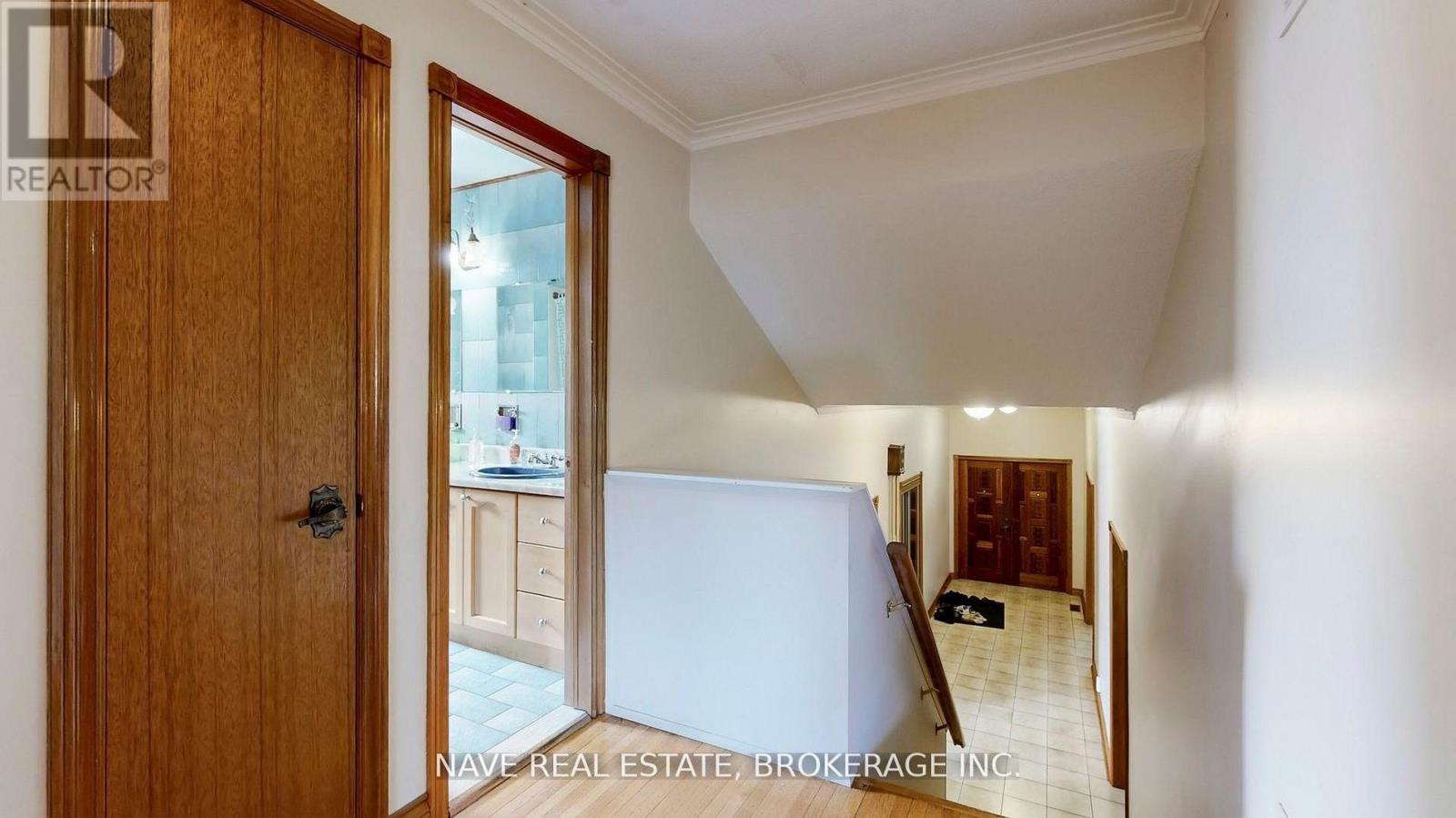 9747 Bathurst Street, Richmond Hill, ON - Indoor Photo Showing Other Room