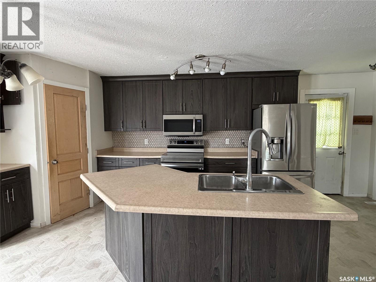 407 2Nd Street E, Meadow Lake, SK