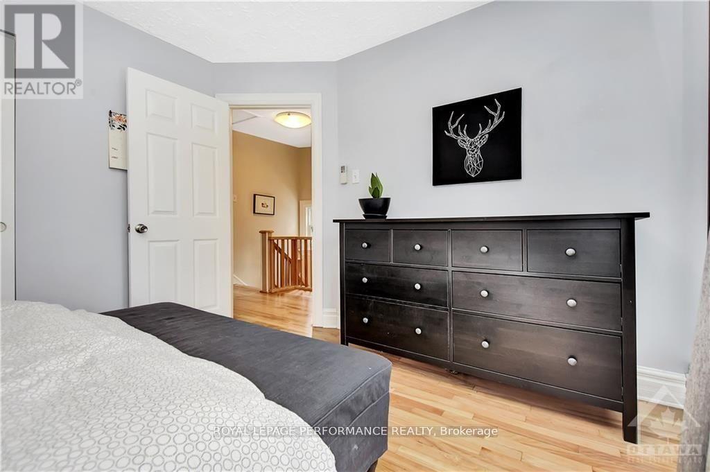 48 Hawthorne Avenue, Ottawa, ON - Indoor Photo Showing Bedroom